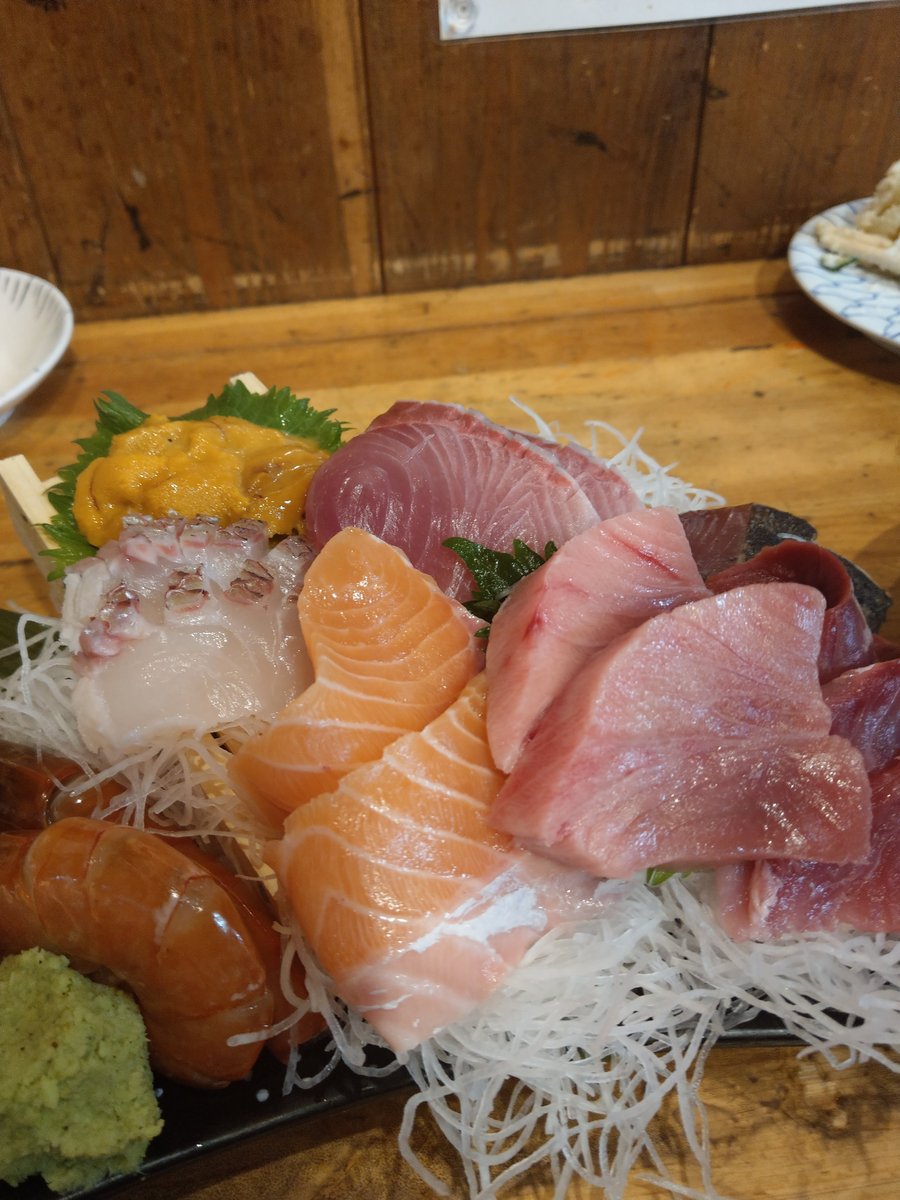 Fresh Sushi Lunch in Nishi-Shinjuku, Tokyo