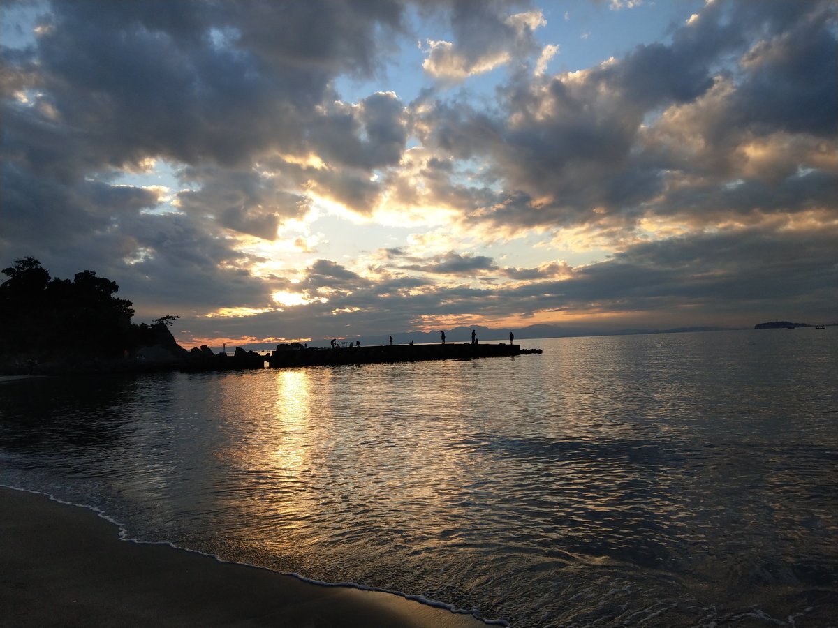 Seaside Café View, Kanagawa — November Escape photo 5