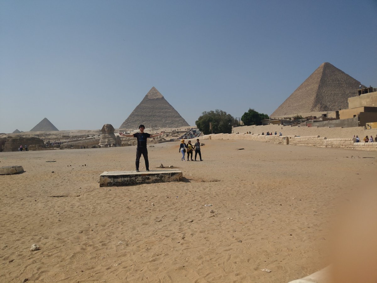 Pyramids of Giza, Egypt – Instant Friends Over Food photo 4