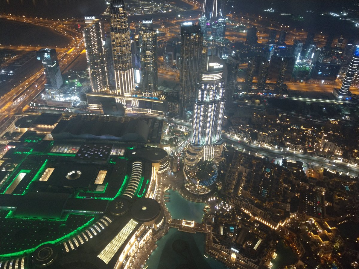 Luxury Mall in the UAE, October Evening photo 2