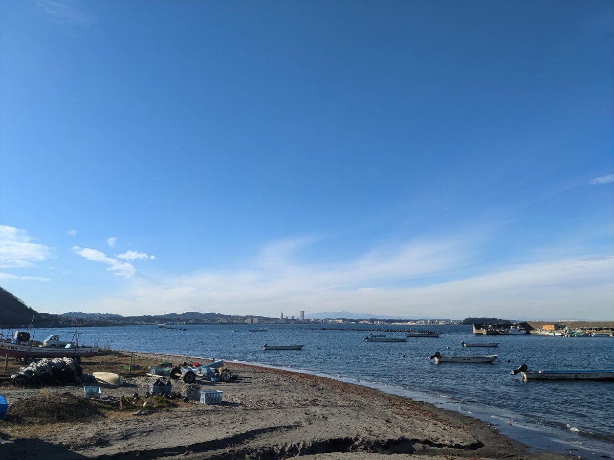 Hashirimizu Beach, Yokosuka — Winter Harbour Calm