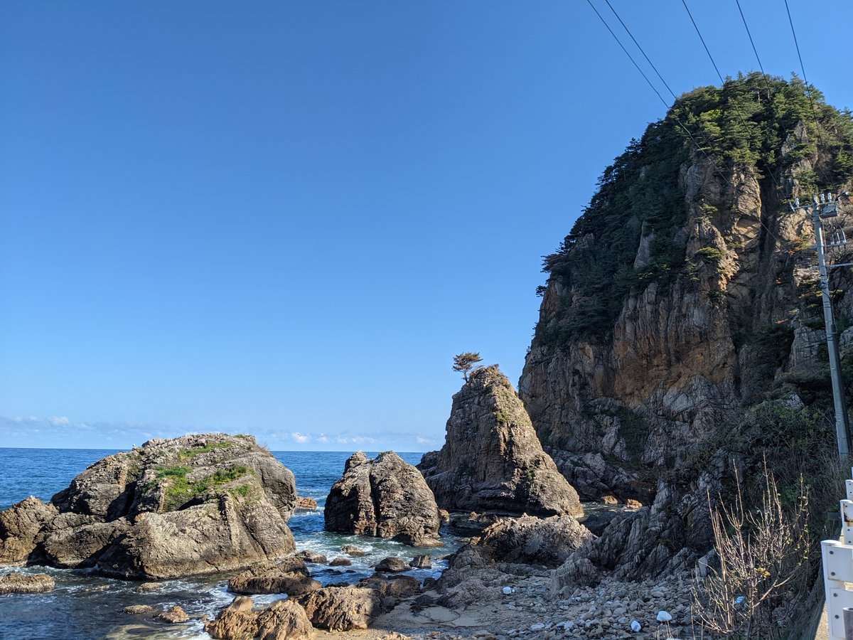 Murakami's Rocky Coastline, Niigata — Spring Ocean Magic