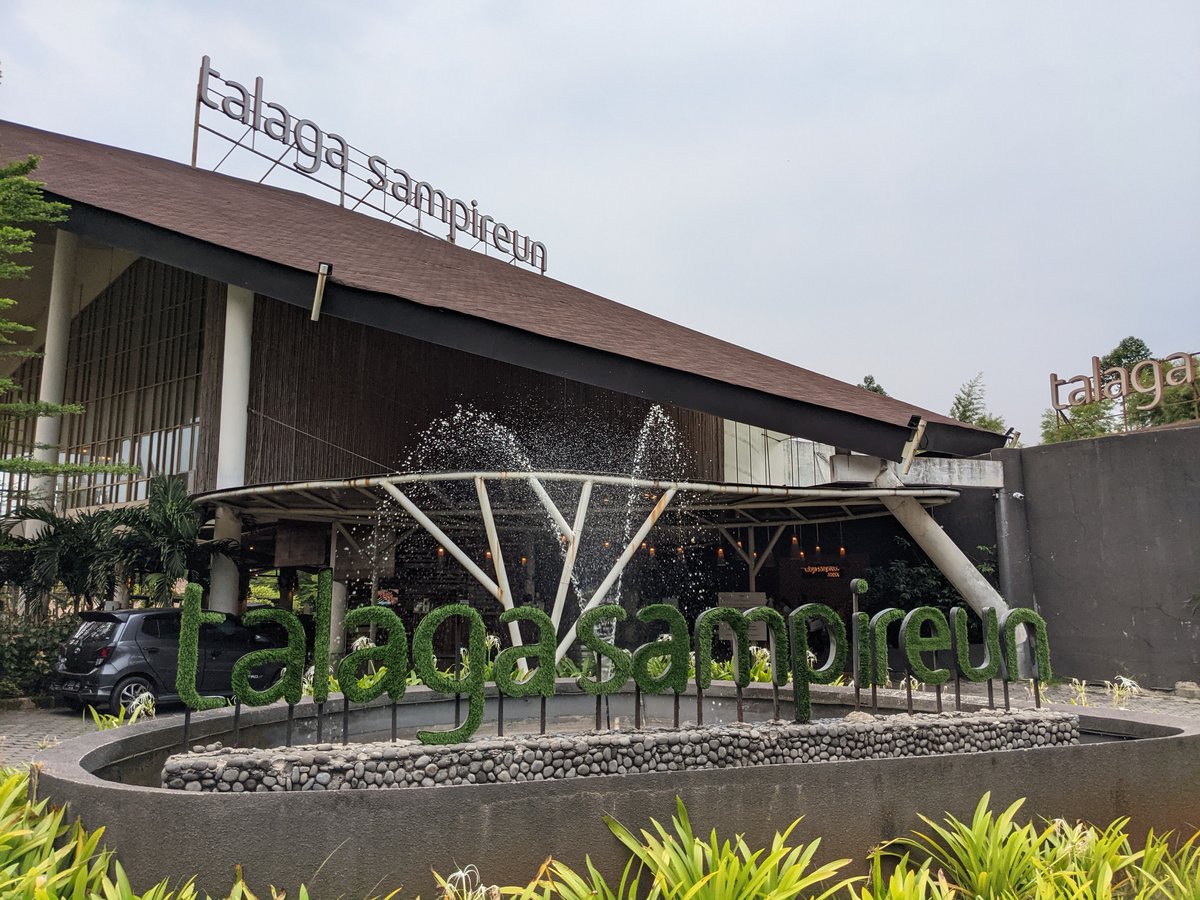 Palega Sampireño at Night, North Jakarta