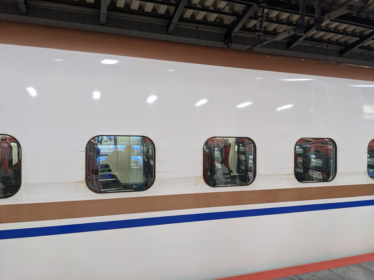 Shinkansen at Tokyo Station, Marunouchi