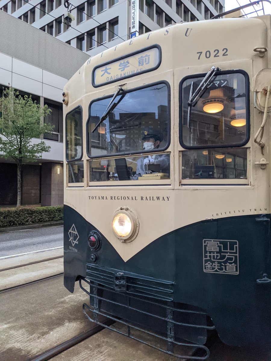 Vintage Toyama Regional Railway Tram, Sakurabashidori photo 2