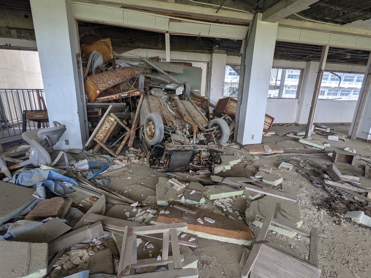 Abandoned Building in Kesennuma, Miyagi — Nature Reclaiming photo 2