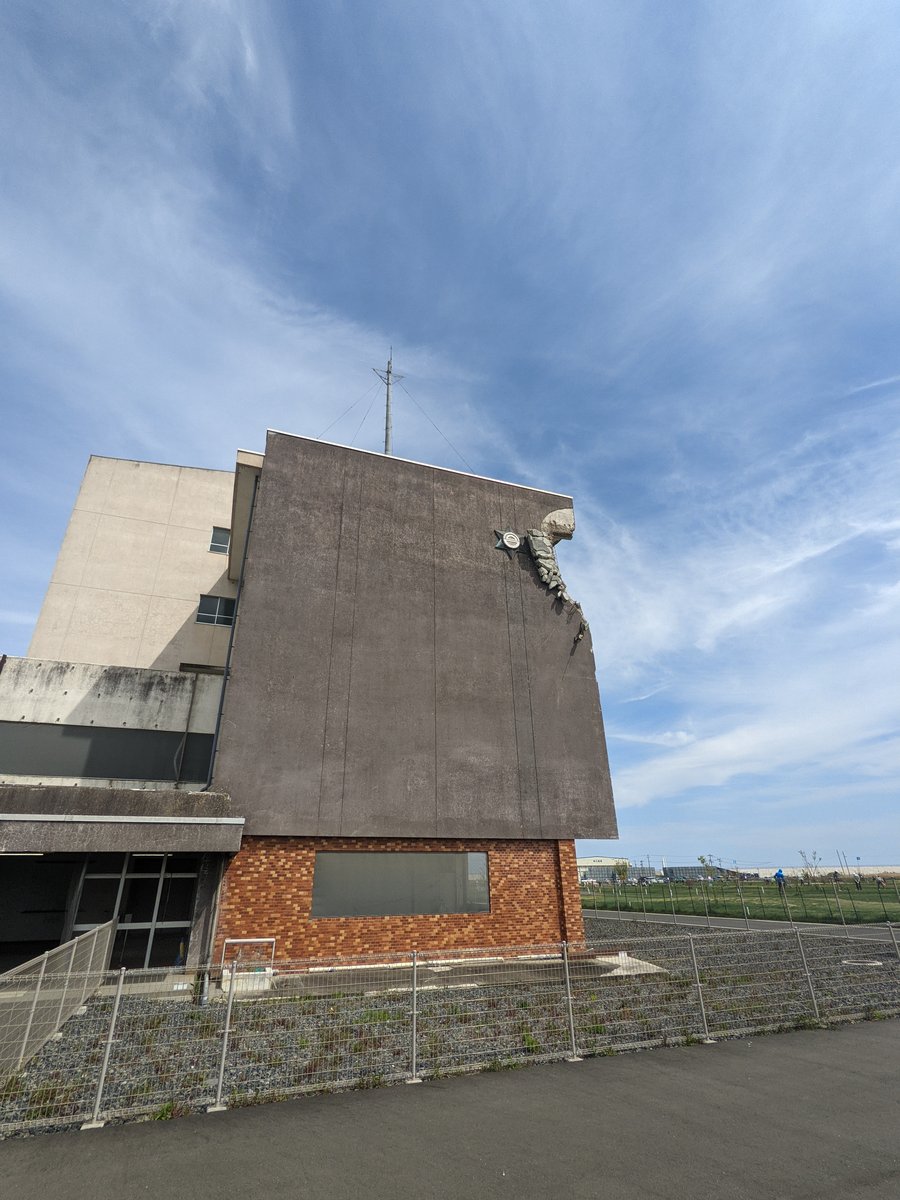 Abandoned Building in Kesennuma, Miyagi — Nature Reclaiming photo 7