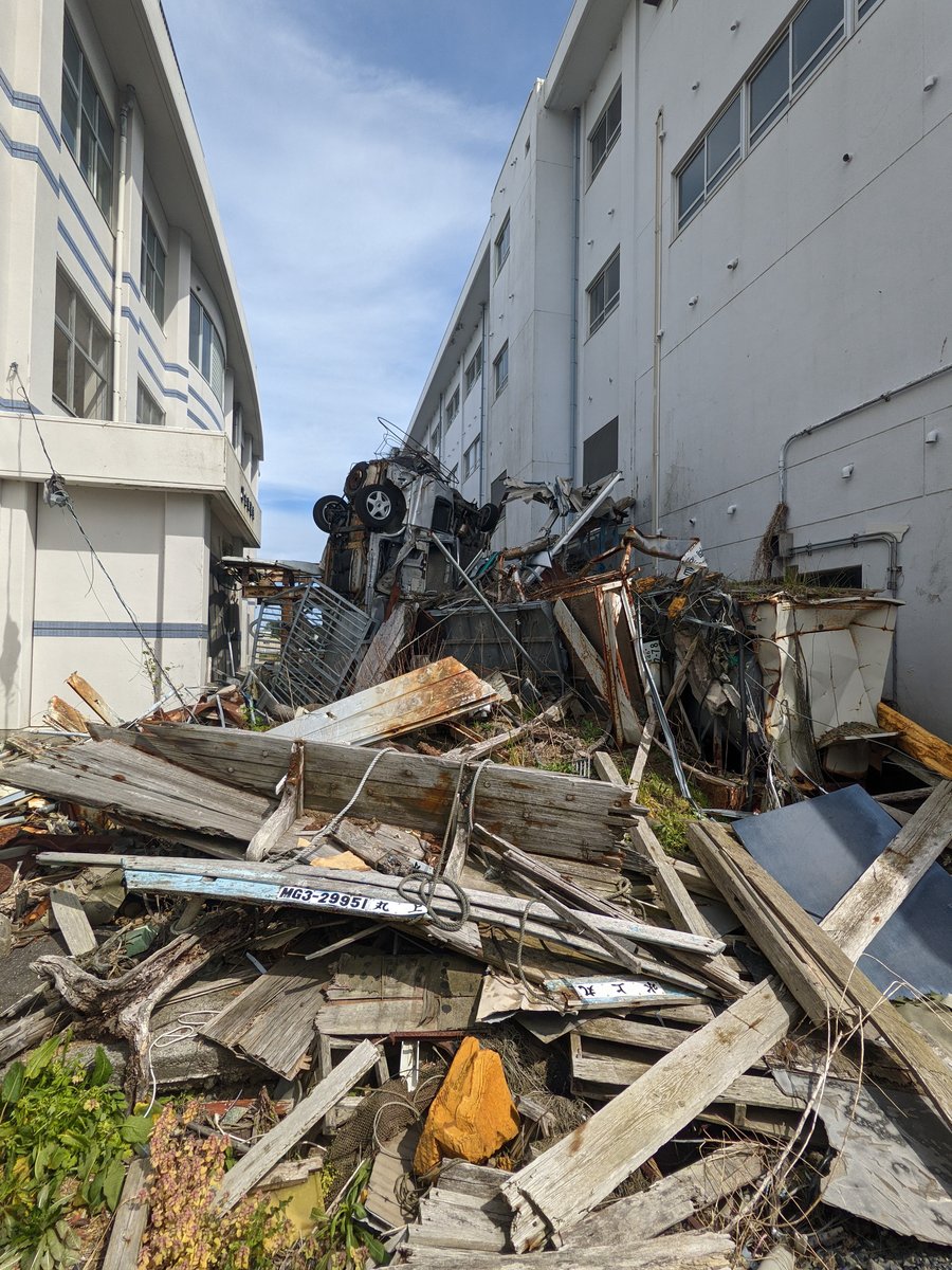 Abandoned Building in Kesennuma, Miyagi — Nature Reclaiming photo 9