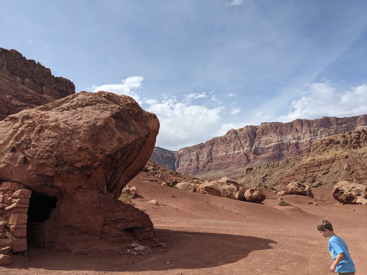 Desert Ruins and Red Rock Formations, Arizona photo 2