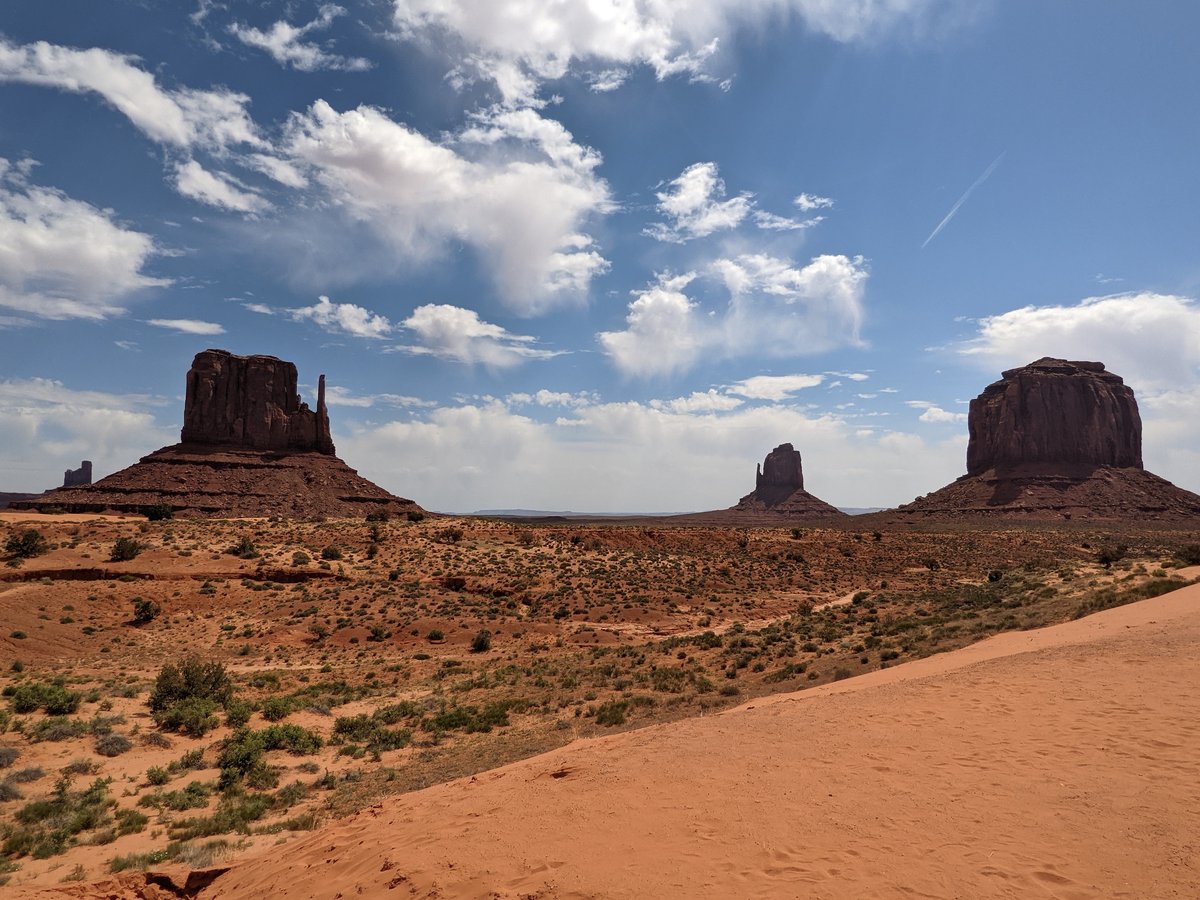 Monument Valley, Arizona — The Iconic Desert View photo 9