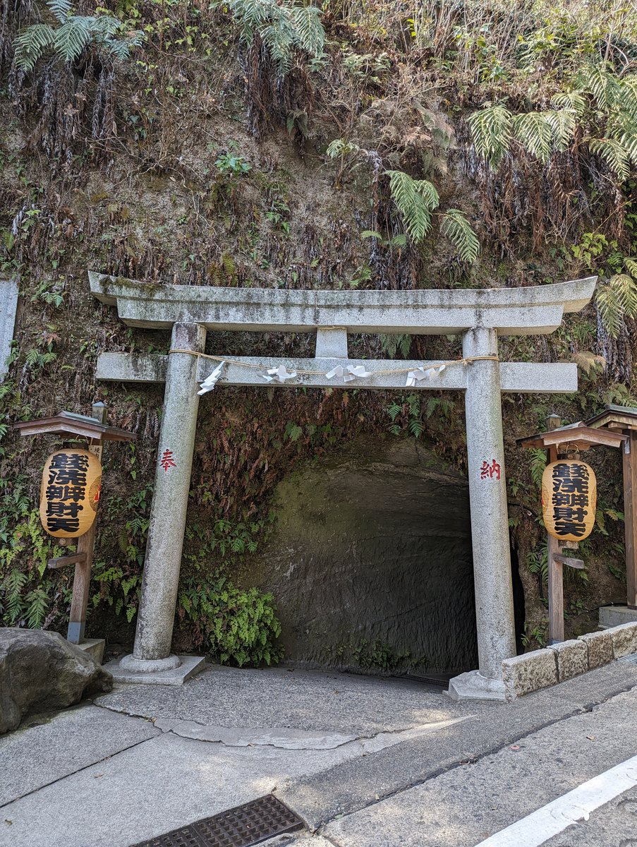 Sasuke 2-chome Statue, Kamakura — Spring Forest Light photo 2