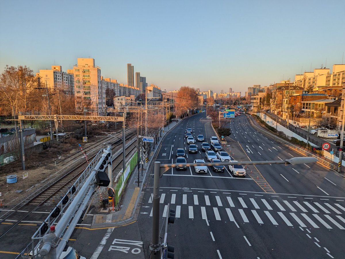Ichon-dong, Seoul: Winter Skyline from the Rails
