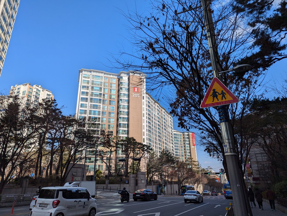 Yeoksam-dong, Seoul — Winter Clarity in the City