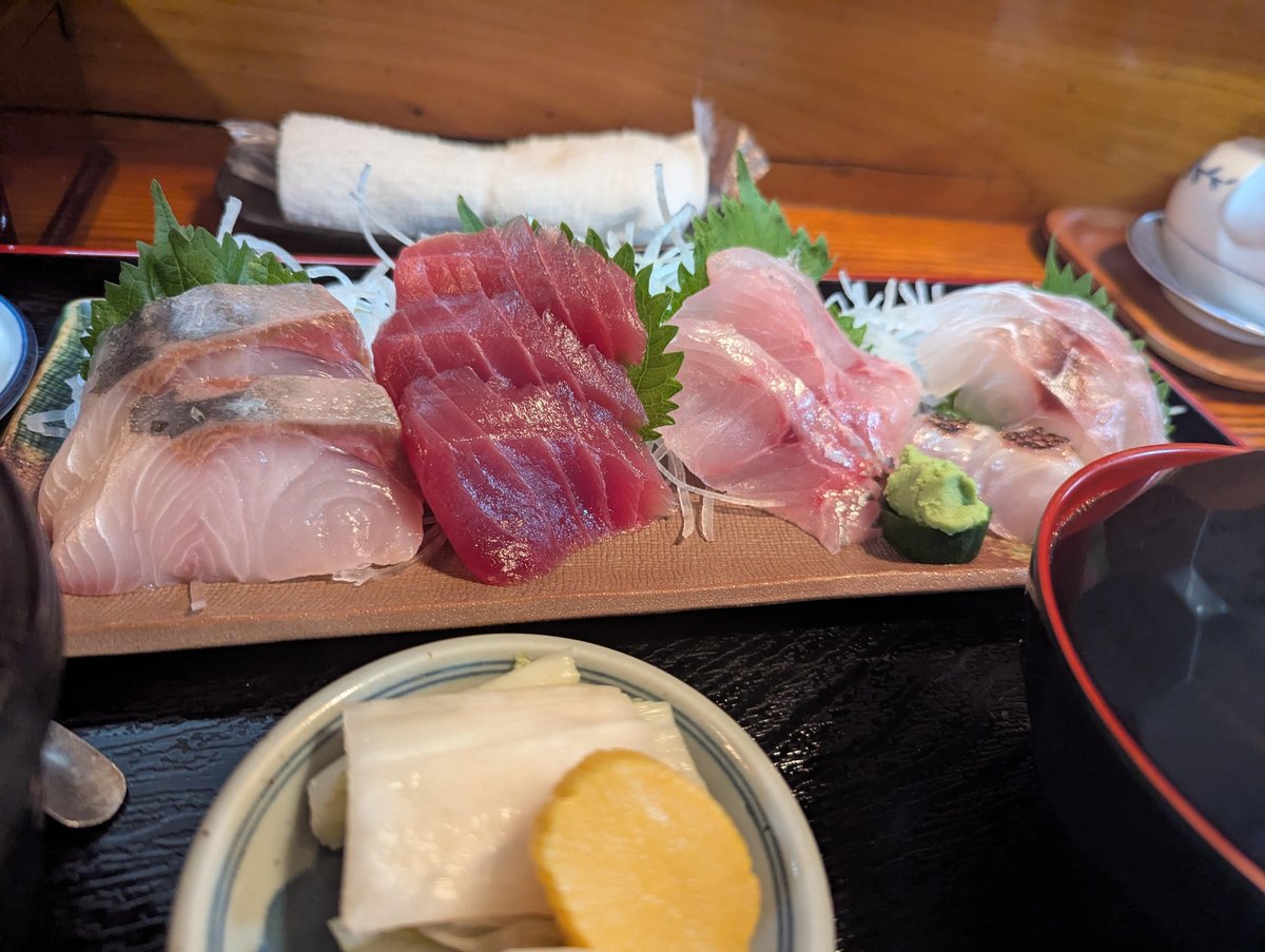 Fresh Sushi in Shimoda, Shizuoka — August Bliss