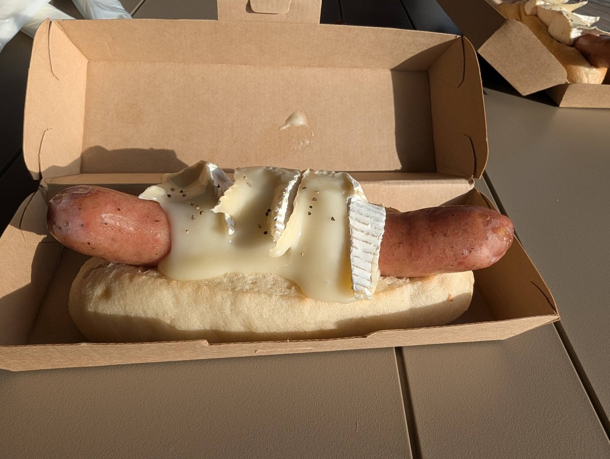 Tōmi Street Food: Melted Cheese Sausage Sandwich