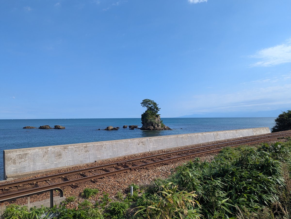 Train Tracks Meet the Sea, Toyama